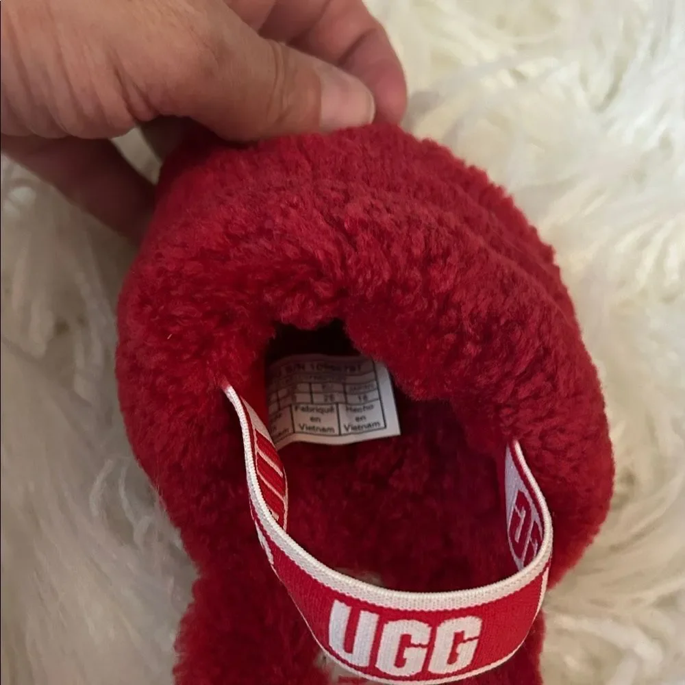 Kids Ugg fluff yea slippers size 9